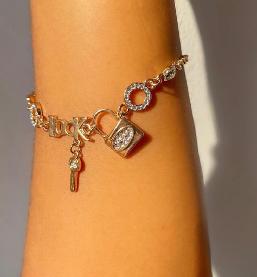 Keylock Rhinestones Bracelet