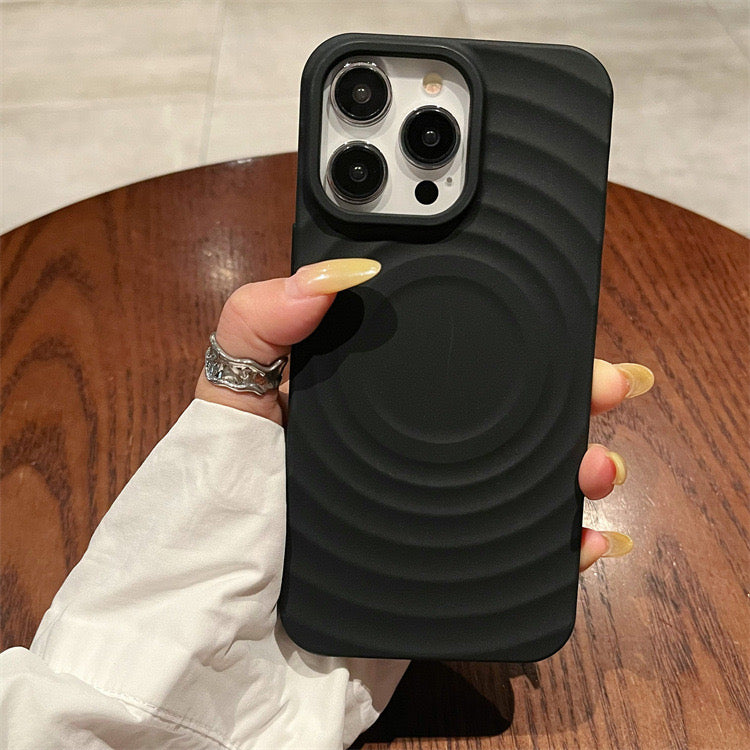 Magnetic circle pattern protective case