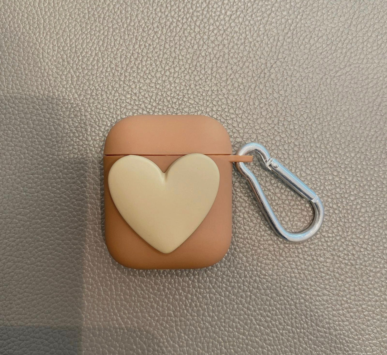 Brown Heart Airpods 1/2